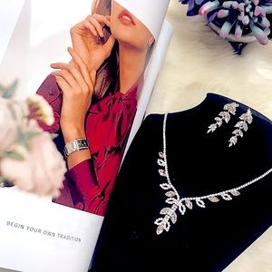 🆕GLAM 2pc Jewelry Set Dangle Earrings & Necklace